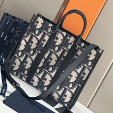 Christian Dior Shopping Bags